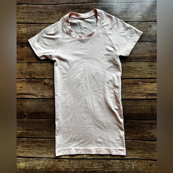 🎀 Lululemon Swiftly Tech Short Sleeve Pink Size 0 🎀 - Picture 1 of 3